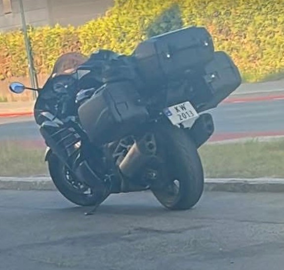 Kawasaki ZZR 1400 4 of 7