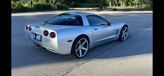 Chevrolet Corvette 4 of 26
