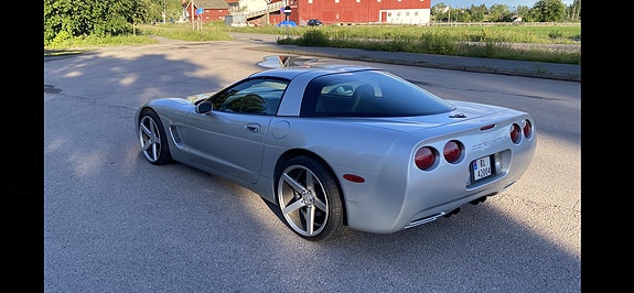 Chevrolet Corvette 2 of 26