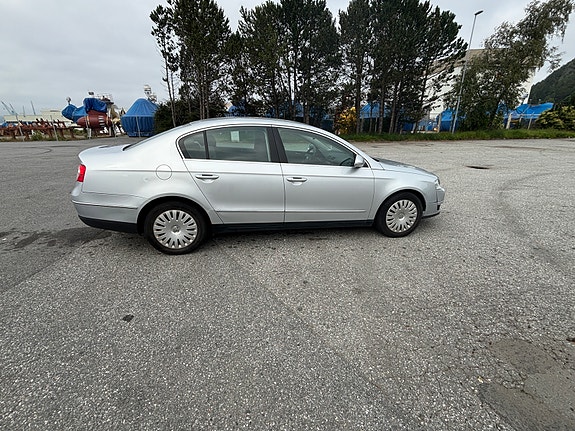 Volkswagen Passat 5 of 17