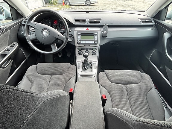 Volkswagen Passat 8 of 17