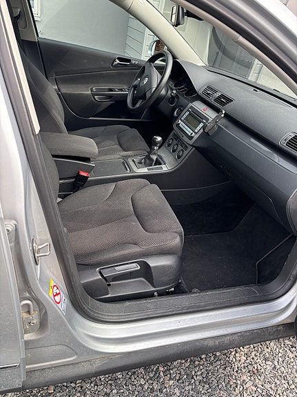 Volkswagen Passat 9 of 17