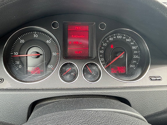 Volkswagen Passat 6 of 17