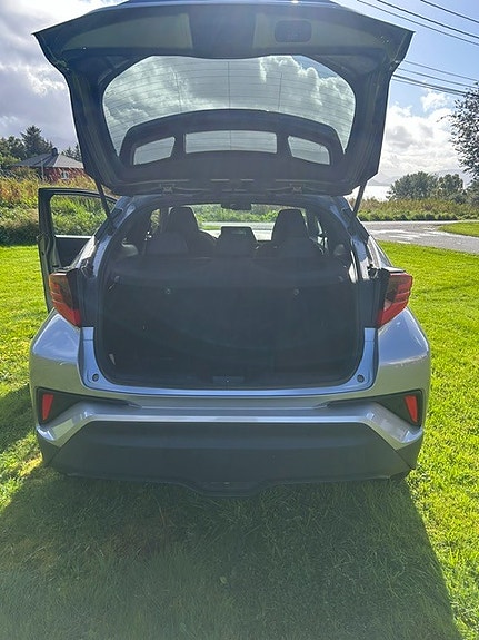 Toyota C-HR 3 of 7
