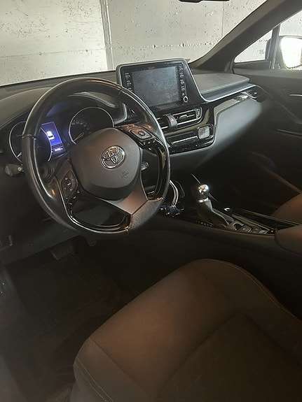 Toyota C-HR 5 of 7