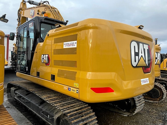 Cat 323 2 of 3