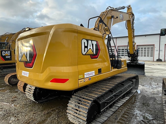 Cat 323 3 of 3