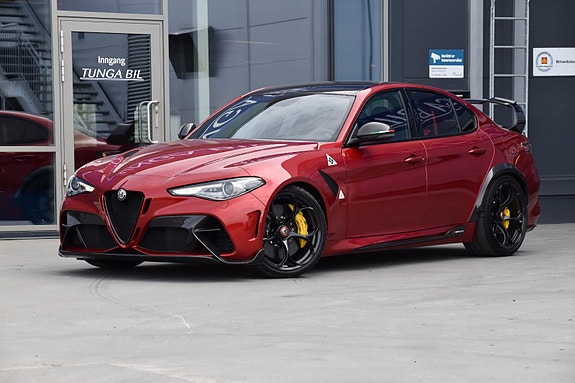 Alfa Romeo Giulia 2 of 5