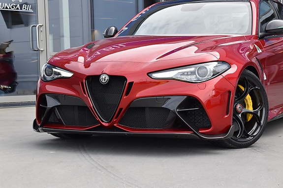 Alfa Romeo Giulia 4 of 5