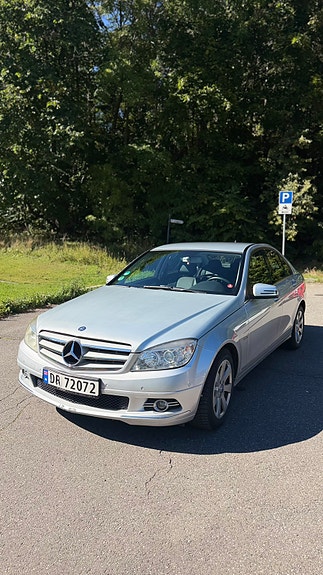 Mercedes-Benz 220 21 of 30
