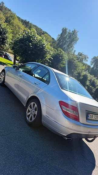 Mercedes-Benz 220 25 of 30