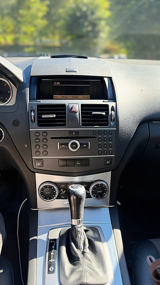 Mercedes-Benz 220 12 of 30