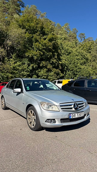 Mercedes-Benz 220 19 of 30