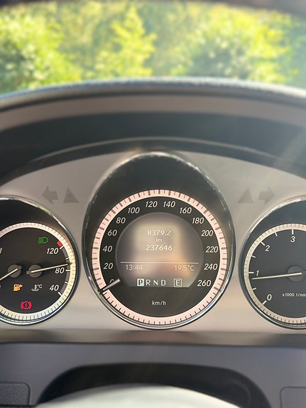 Mercedes-Benz 220 11 of 30
