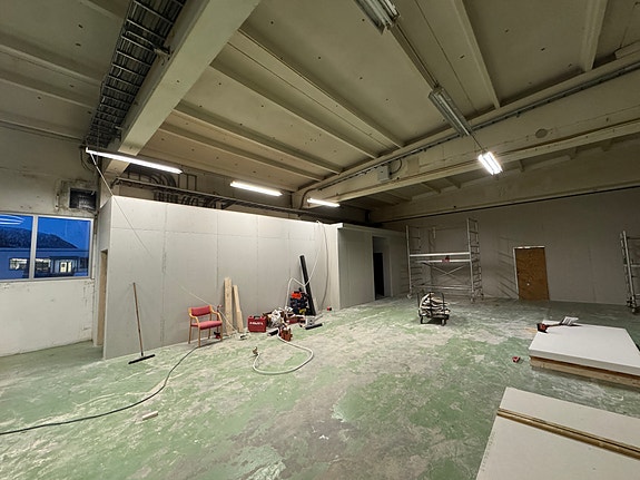 Oppsett av nye veggar, ny planløysing, brann.