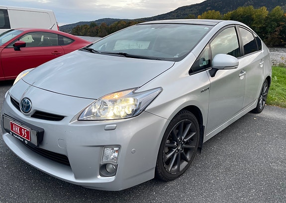 Toyota Prius 3 of 5