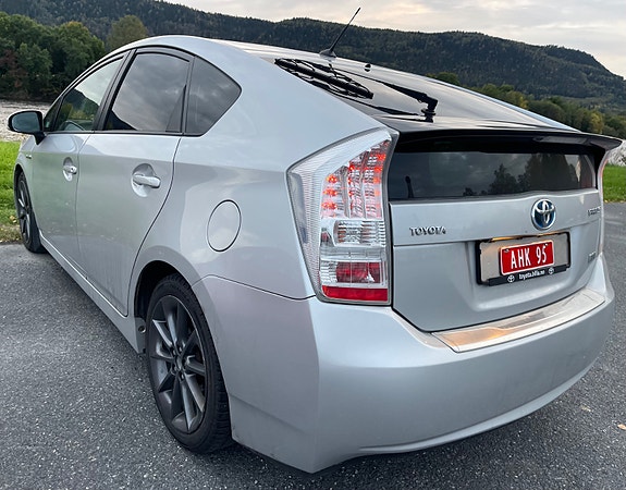 Toyota Prius 5 of 5