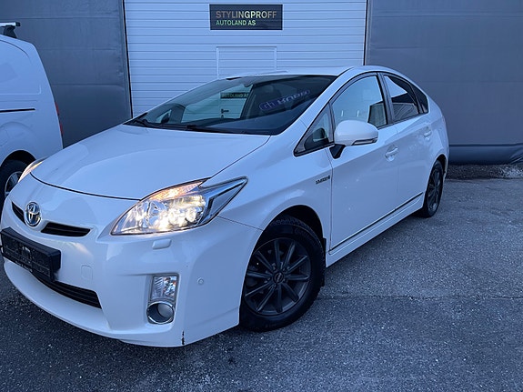 Toyota Prius 3 of 5