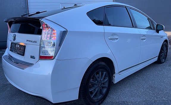 Toyota Prius 5 of 5