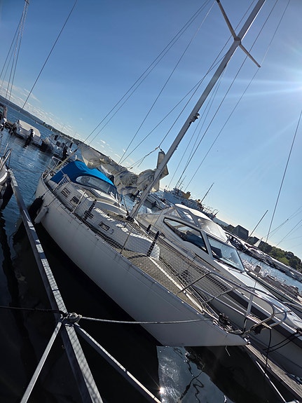 Shipman 28 med ødelagt motor selges 21 of 21