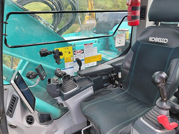 Kobelco SK140SR LC-7 7 of 12