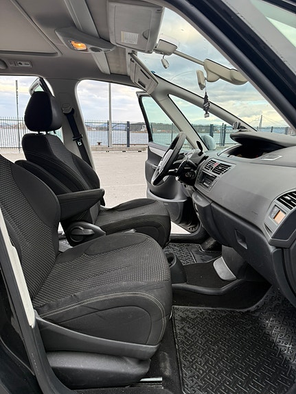 Citroen Grand C4 Picasso 14 of 17