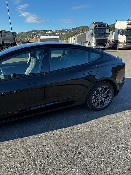Tesla Model 3 6 of 30