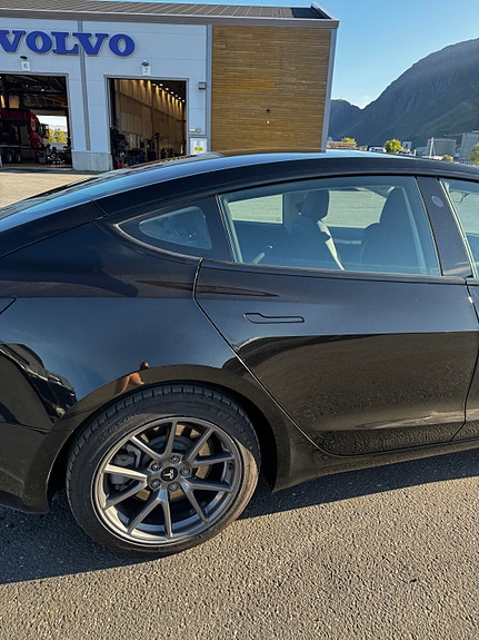 Tesla Model 3 15 of 30