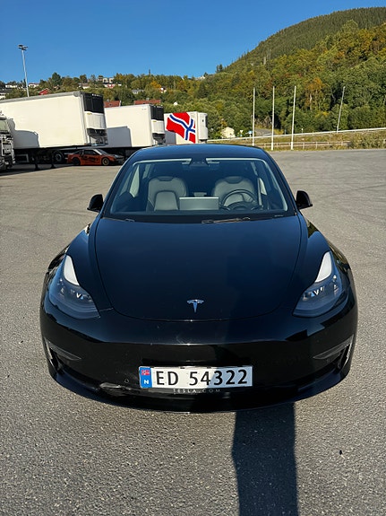 Tesla Model 3 13 of 30