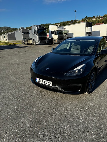 Tesla Model 3 3 of 30
