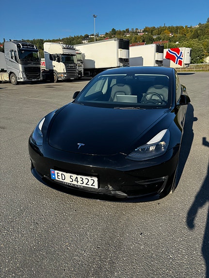 Tesla Model 3 10 of 30