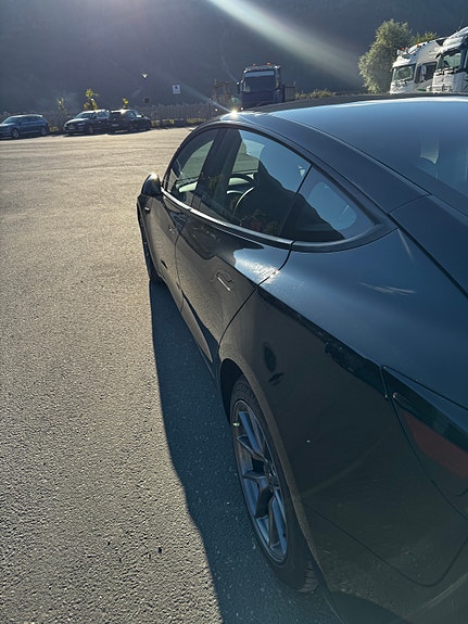 Tesla Model 3 9 of 30