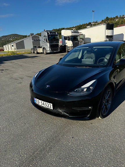 Tesla Model 3 2 of 30