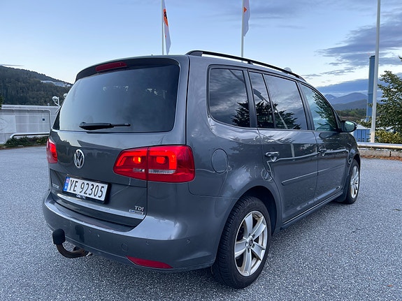 Volkswagen Touran 5 of 5