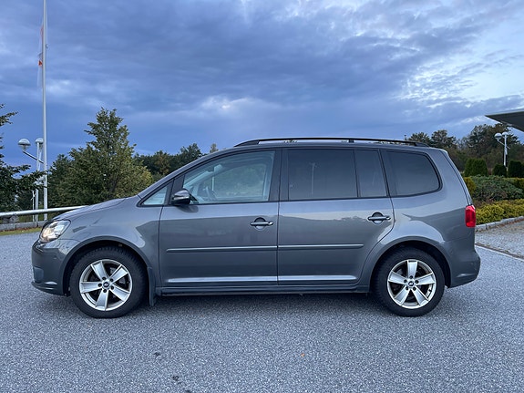 Volkswagen Touran 3 of 5