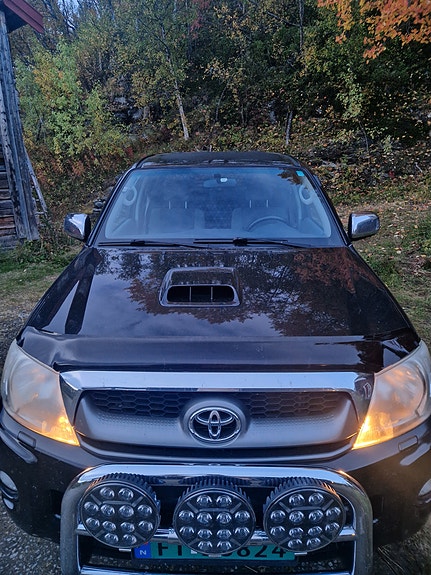Toyota HiLux 8 of 15