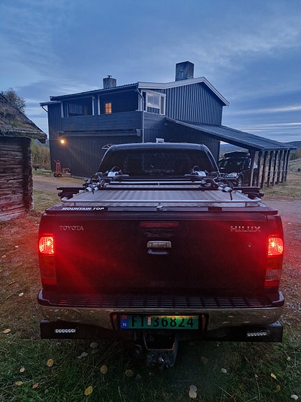 Toyota HiLux 4 of 15