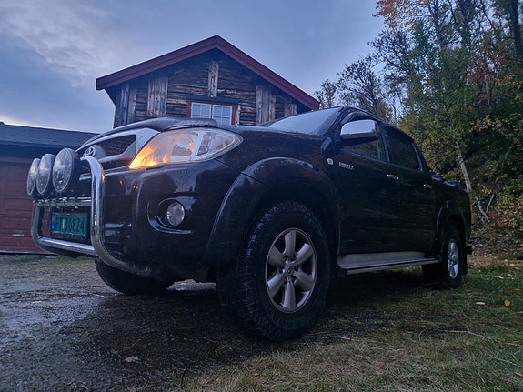 Toyota HiLux 7 of 15
