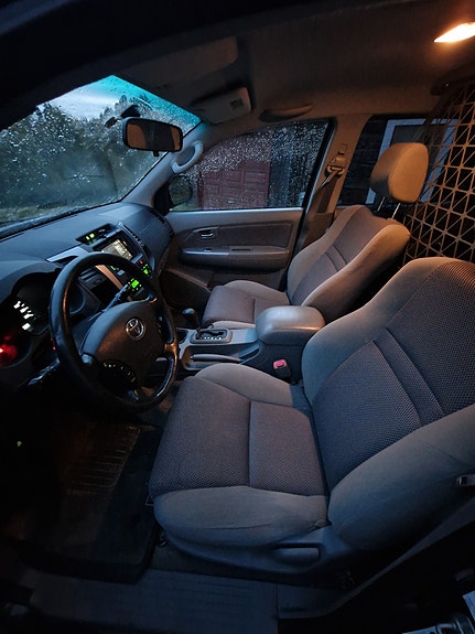 Toyota HiLux 10 of 15