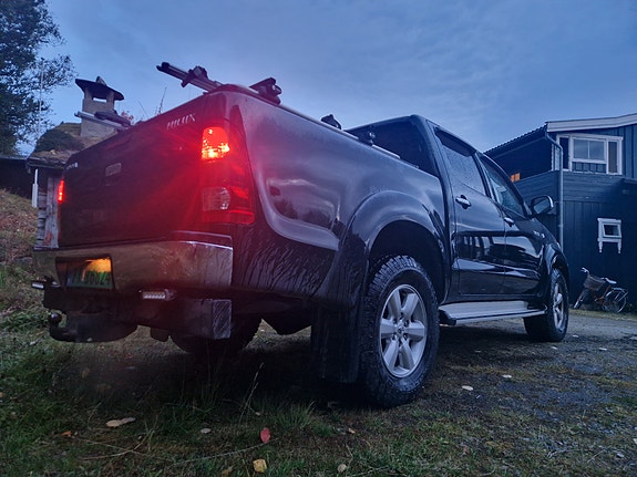 Toyota HiLux 3 of 15