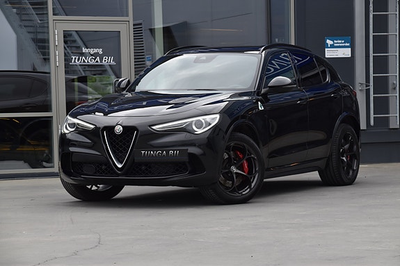 Alfa Romeo Stelvio Quadrifoglio 2 of 5