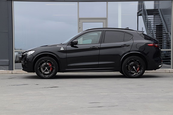Alfa Romeo Stelvio Quadrifoglio 7 of 30