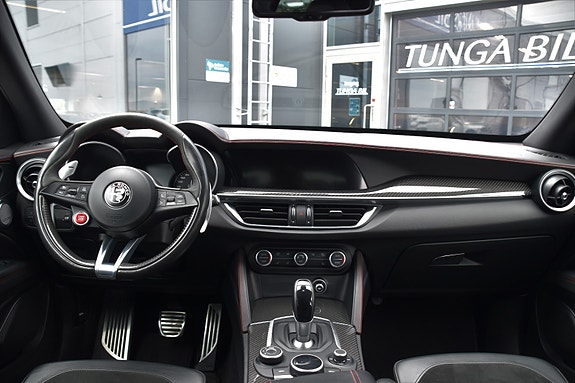 Alfa Romeo Stelvio Quadrifoglio 14 of 30