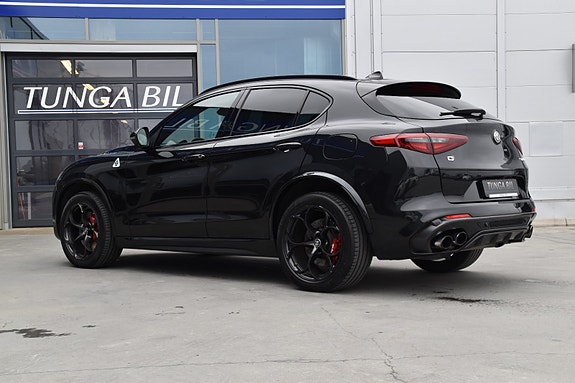Alfa Romeo Stelvio Quadrifoglio 6 of 30
