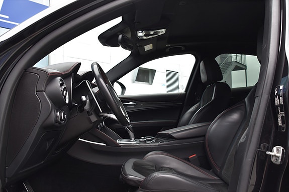 Alfa Romeo Stelvio Quadrifoglio 9 of 30