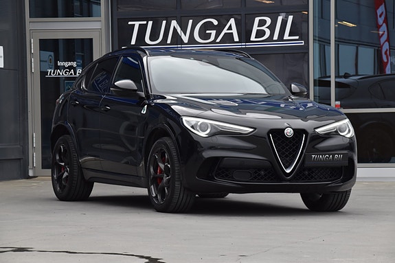 Alfa Romeo Stelvio Quadrifoglio 5 of 5