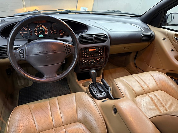 Chrysler Stratus 26 of 30
