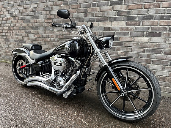 Harley-Davidson FXSB Breakout 4 of 5