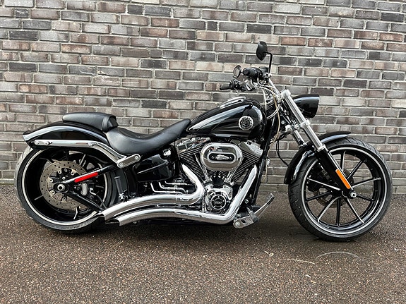 Harley-Davidson FXSB Breakout 2 of 5