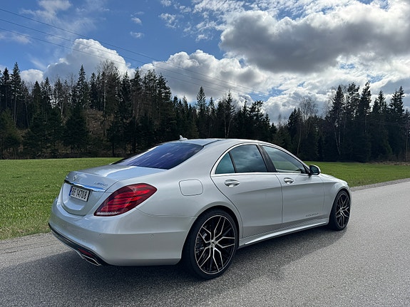 Mercedes-Benz S400 2 of 5